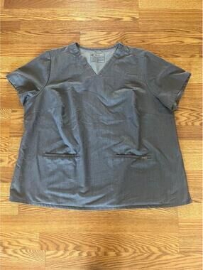 Women’s FIGS scrub top. Size 4XL